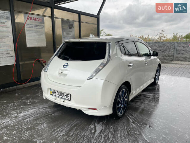 Белый Ниссан Лиф, объемом двигателя 0 л и пробегом 111 тыс. км за 7500 $, фото 13 на Automoto.ua