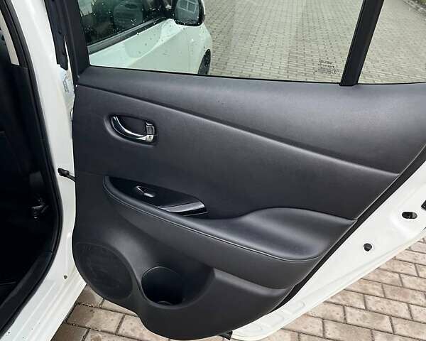 Белый Ниссан Лиф, объемом двигателя 0 л и пробегом 91 тыс. км за 8700 $, фото 19 на Automoto.ua