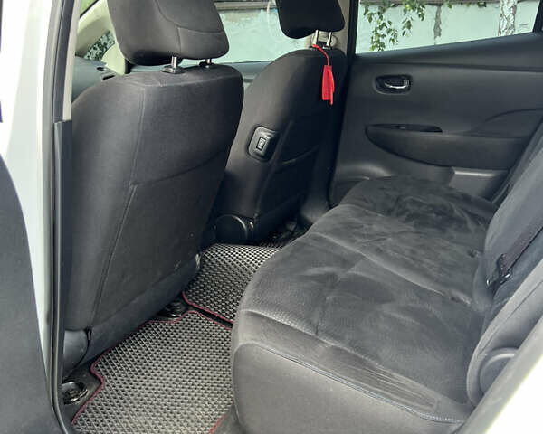 Белый Ниссан Лиф, объемом двигателя 0 л и пробегом 155 тыс. км за 7800 $, фото 8 на Automoto.ua