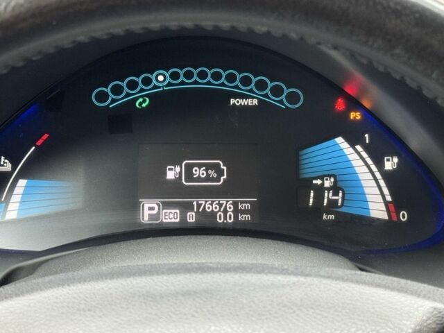 Белый Ниссан Лиф, объемом двигателя 0 л и пробегом 178 тыс. км за 6000 $, фото 7 на Automoto.ua