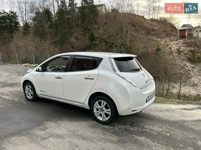 Белый Ниссан Лиф, объемом двигателя 0 л и пробегом 94 тыс. км за 5000 $, фото 3 на Automoto.ua