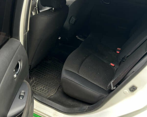 Белый Ниссан Лиф, объемом двигателя 0 л и пробегом 264 тыс. км за 4500 $, фото 12 на Automoto.ua