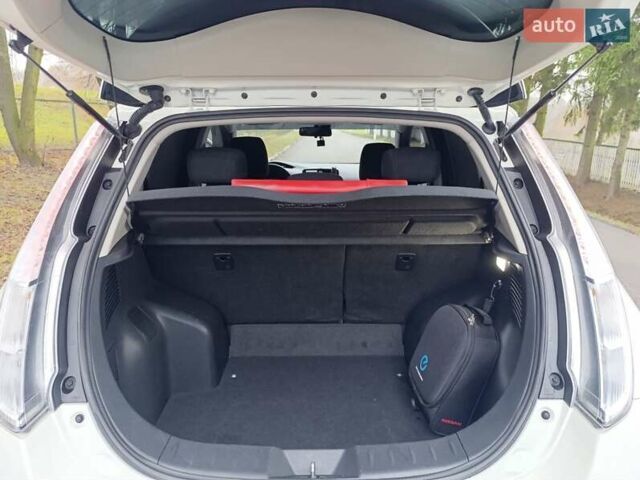 Белый Ниссан Лиф, объемом двигателя 0 л и пробегом 67 тыс. км за 7500 $, фото 24 на Automoto.ua