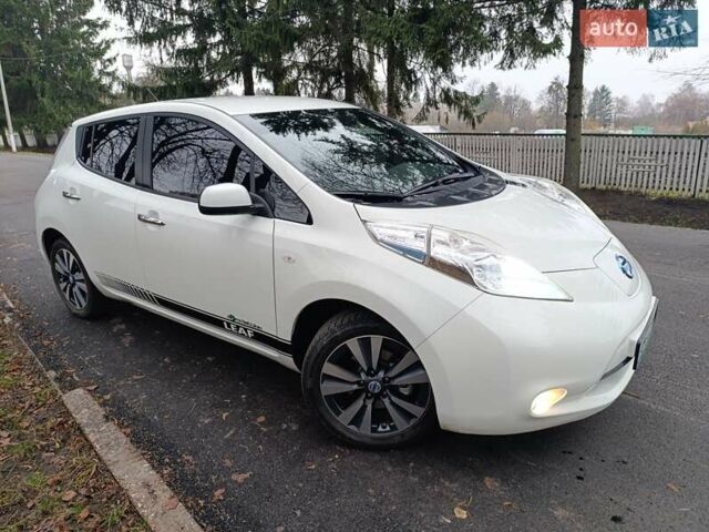 Белый Ниссан Лиф, объемом двигателя 0 л и пробегом 67 тыс. км за 7500 $, фото 8 на Automoto.ua