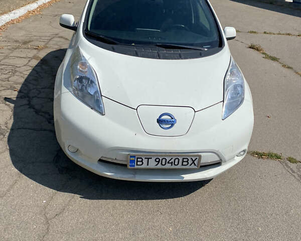 Белый Ниссан Лиф, объемом двигателя 0 л и пробегом 89 тыс. км за 9000 $, фото 1 на Automoto.ua