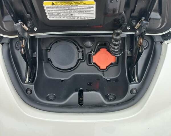 Белый Ниссан Лиф, объемом двигателя 0 л и пробегом 41 тыс. км за 8659 $, фото 58 на Automoto.ua