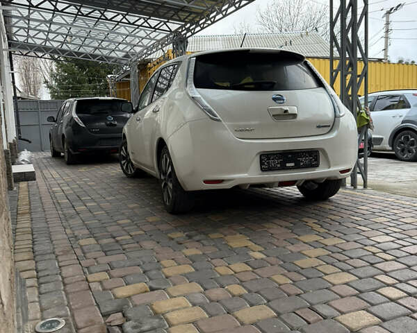 Белый Ниссан Лиф, объемом двигателя 0 л и пробегом 103 тыс. км за 7590 $, фото 1 на Automoto.ua