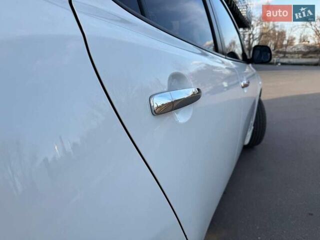 Белый Ниссан Лиф, объемом двигателя 0 л и пробегом 142 тыс. км за 8100 $, фото 11 на Automoto.ua
