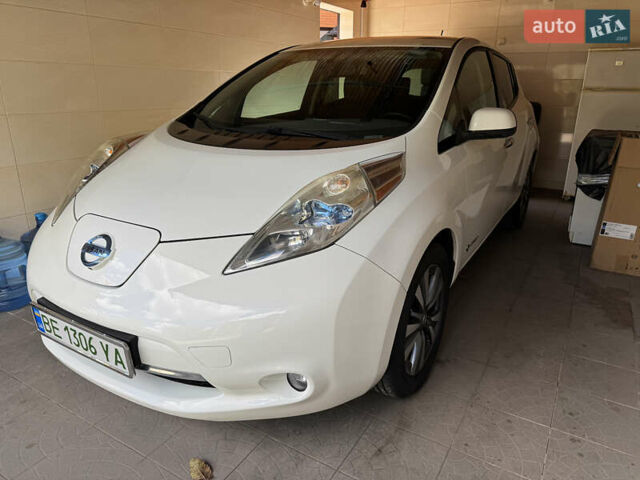 Білий Ніссан Ліф, об'ємом двигуна 0 л та пробігом 93 тис. км за 7900 $, фото 45 на Automoto.ua