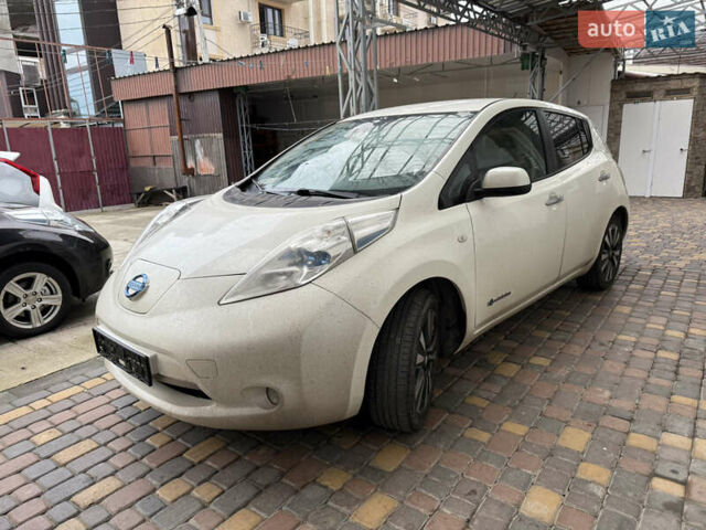 Белый Ниссан Лиф, объемом двигателя 0 л и пробегом 103 тыс. км за 7590 $, фото 3 на Automoto.ua