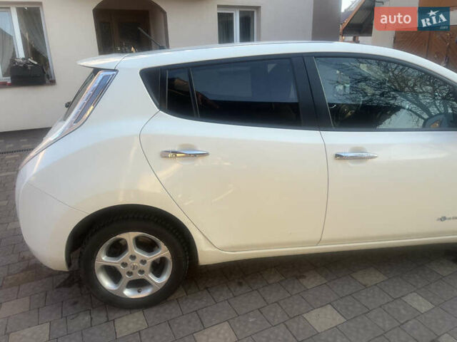 Белый Ниссан Лиф, объемом двигателя 0 л и пробегом 105 тыс. км за 6950 $, фото 4 на Automoto.ua