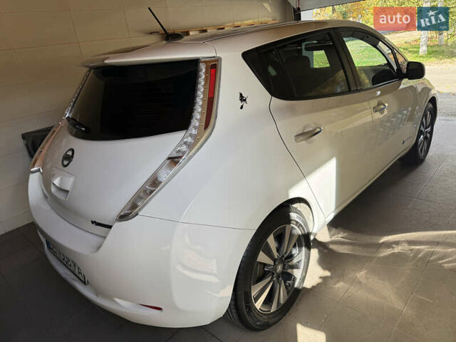 Білий Ніссан Ліф, об'ємом двигуна 0 л та пробігом 93 тис. км за 7900 $, фото 30 на Automoto.ua
