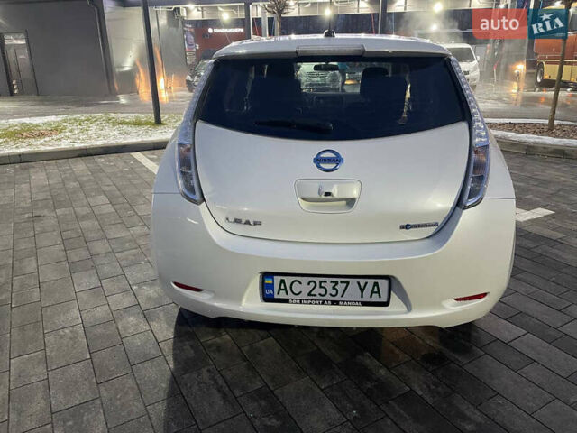 Білий Ніссан Ліф, об'ємом двигуна 0 л та пробігом 100 тис. км за 7100 $, фото 4 на Automoto.ua