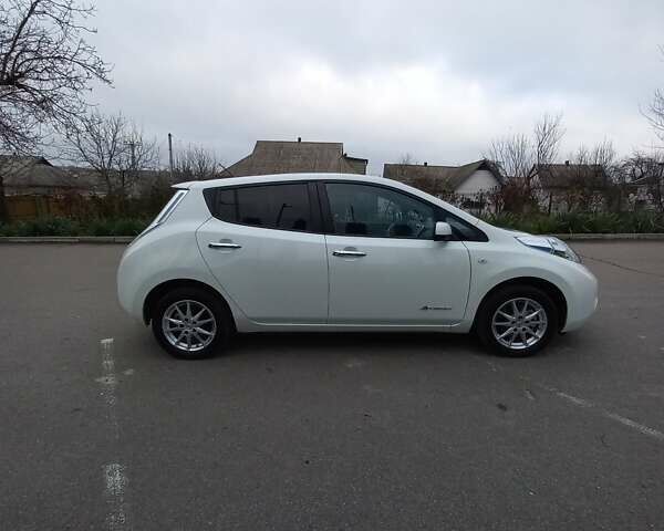 Белый Ниссан Лиф, объемом двигателя 0 л и пробегом 41 тыс. км за 8659 $, фото 10 на Automoto.ua