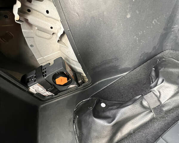 Белый Ниссан Лиф, объемом двигателя 0 л и пробегом 96 тыс. км за 8200 $, фото 23 на Automoto.ua