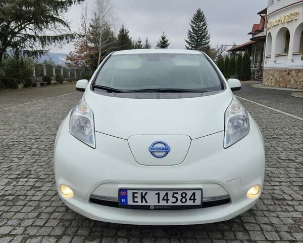 Белый Ниссан Лиф, объемом двигателя 0 л и пробегом 73 тыс. км за 5900 $, фото 19 на Automoto.ua