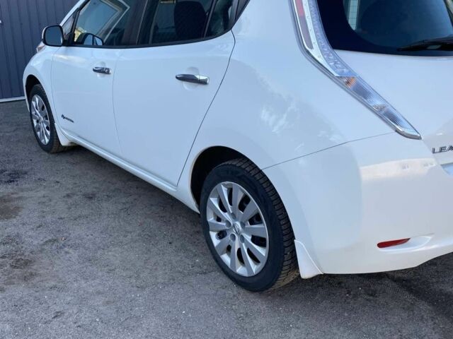 Белый Ниссан Лиф, объемом двигателя 0 л и пробегом 122 тыс. км за 6400 $, фото 1 на Automoto.ua