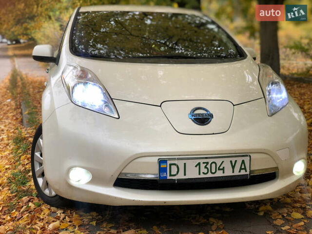 Білий Ніссан Ліф, об'ємом двигуна 0 л та пробігом 180 тис. км за 7200 $, фото 4 на Automoto.ua