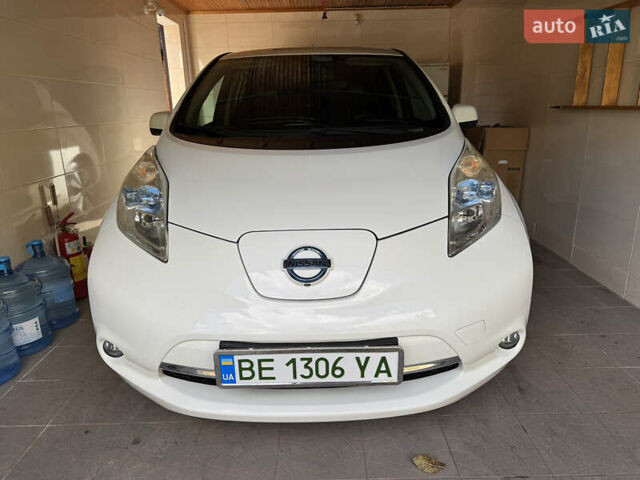 Білий Ніссан Ліф, об'ємом двигуна 0 л та пробігом 93 тис. км за 7900 $, фото 47 на Automoto.ua