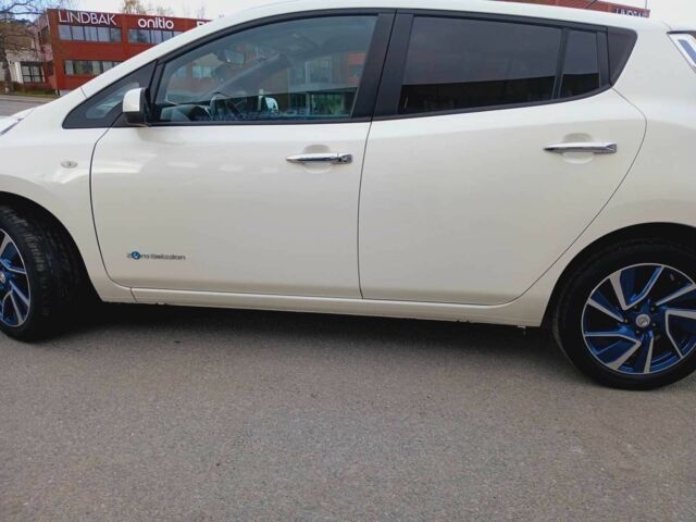 Білий Ніссан Ліф, об'ємом двигуна 0 л та пробігом 84 тис. км за 5400 $, фото 8 на Automoto.ua