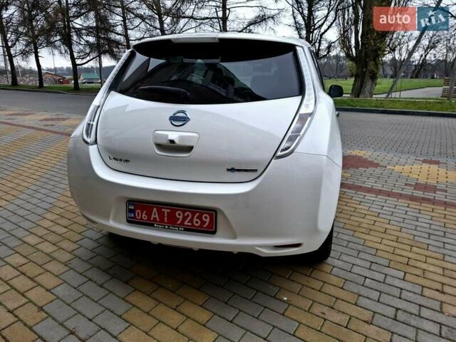 Белый Ниссан Лиф, объемом двигателя 0 л и пробегом 119 тыс. км за 6500 $, фото 12 на Automoto.ua