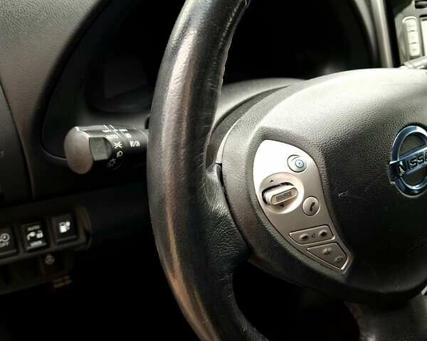 Белый Ниссан Лиф, объемом двигателя 0 л и пробегом 119 тыс. км за 6500 $, фото 44 на Automoto.ua