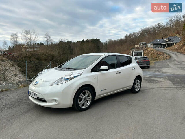 Белый Ниссан Лиф, объемом двигателя 0 л и пробегом 94 тыс. км за 5000 $, фото 2 на Automoto.ua