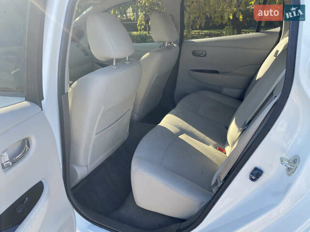 Білий Ніссан Ліф, об'ємом двигуна 0 л та пробігом 53 тис. км за 7700 $, фото 19 на Automoto.ua