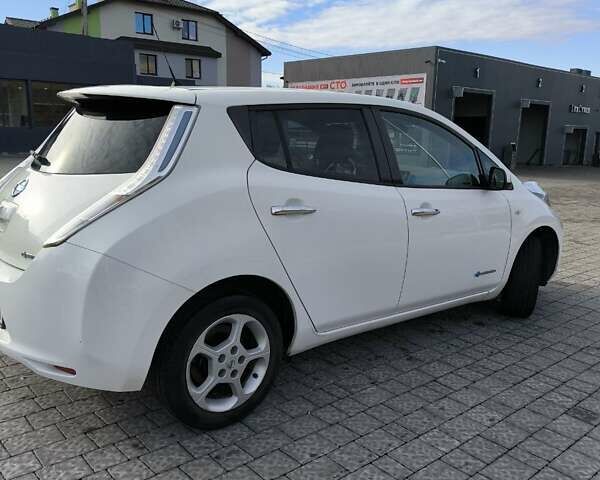 Білий Ніссан Ліф, об'ємом двигуна 0 л та пробігом 83 тис. км за 7599 $, фото 5 на Automoto.ua