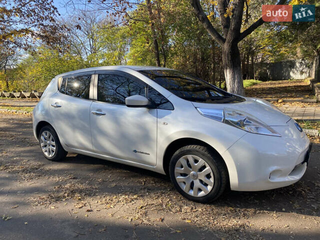 Білий Ніссан Ліф, об'ємом двигуна 0 л та пробігом 53 тис. км за 7700 $, фото 8 на Automoto.ua