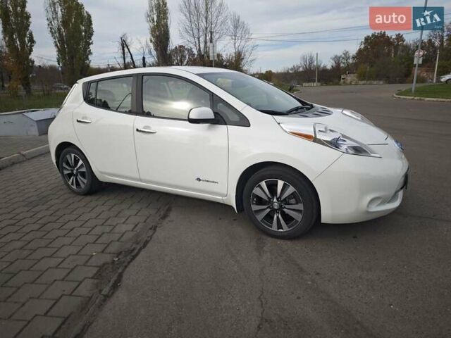 Белый Ниссан Лиф, объемом двигателя 0 л и пробегом 27 тыс. км за 8999 $, фото 4 на Automoto.ua