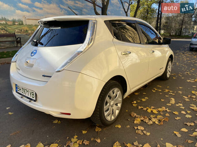 Білий Ніссан Ліф, об'ємом двигуна 0 л та пробігом 53 тис. км за 7700 $, фото 6 на Automoto.ua