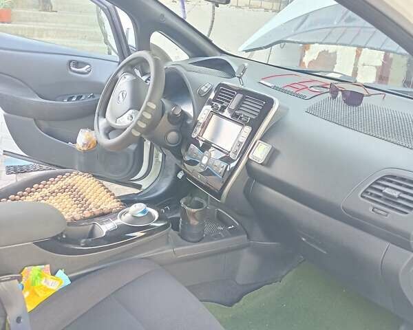 Білий Ніссан Ліф, об'ємом двигуна 0 л та пробігом 104 тис. км за 7200 $, фото 15 на Automoto.ua