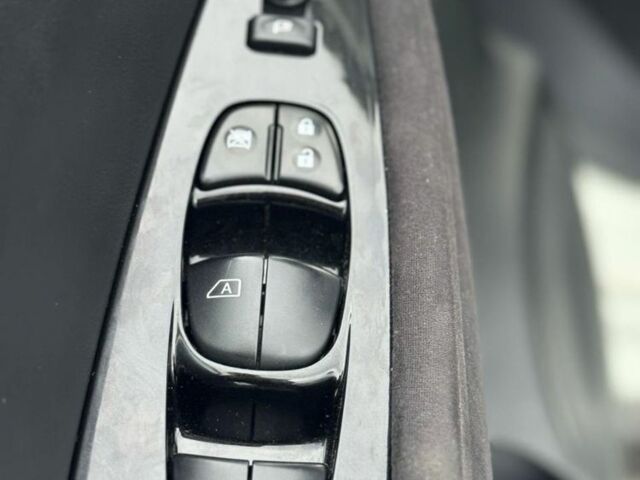 Білий Ніссан Ліф, об'ємом двигуна 0 л та пробігом 125 тис. км за 7400 $, фото 16 на Automoto.ua