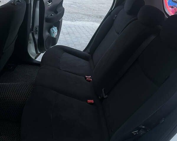 Белый Ниссан Лиф, объемом двигателя 0 л и пробегом 153 тыс. км за 6000 $, фото 12 на Automoto.ua