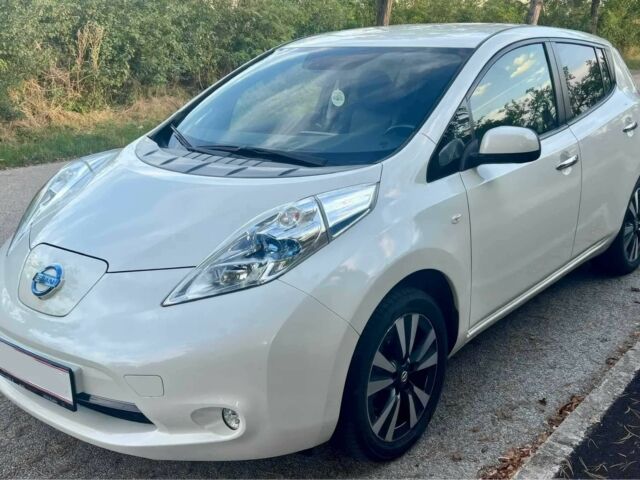 Белый Ниссан Лиф, объемом двигателя 0 л и пробегом 77 тыс. км за 6200 $, фото 2 на Automoto.ua