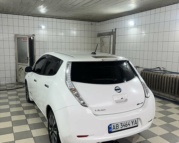 Белый Ниссан Лиф, объемом двигателя 0 л и пробегом 102 тыс. км за 8000 $, фото 3 на Automoto.ua