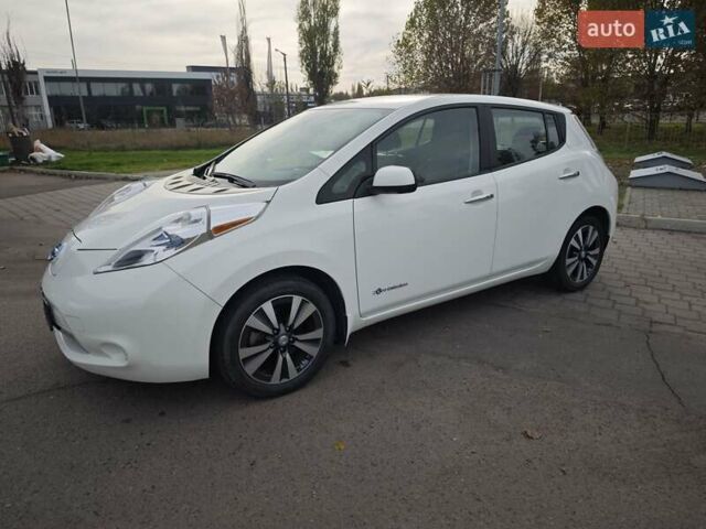 Белый Ниссан Лиф, объемом двигателя 0 л и пробегом 27 тыс. км за 8999 $, фото 26 на Automoto.ua