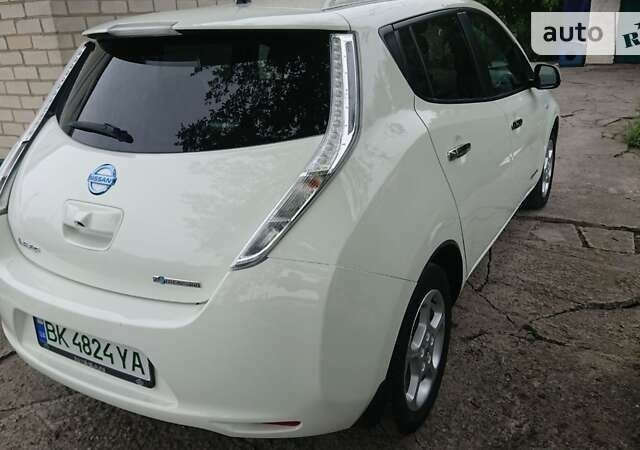 Білий Ніссан Ліф, об'ємом двигуна 0 л та пробігом 86 тис. км за 7200 $, фото 3 на Automoto.ua
