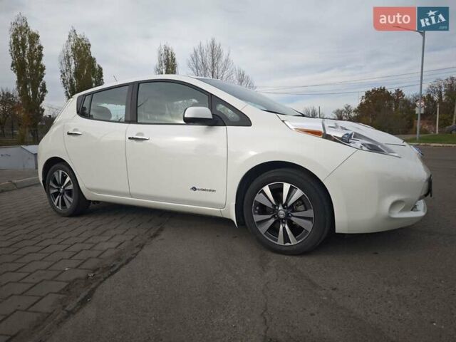 Белый Ниссан Лиф, объемом двигателя 0 л и пробегом 27 тыс. км за 8999 $, фото 1 на Automoto.ua