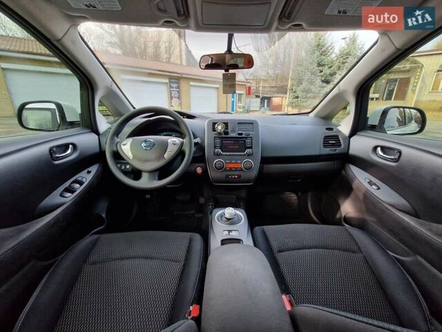 Белый Ниссан Лиф, объемом двигателя 0 л и пробегом 90 тыс. км за 7500 $, фото 22 на Automoto.ua
