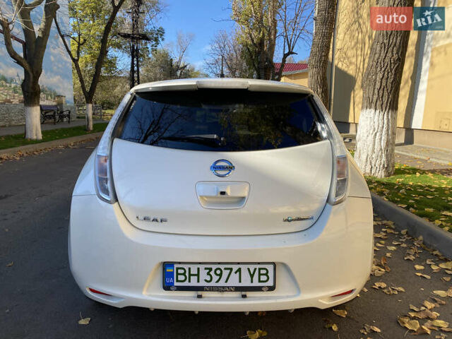 Білий Ніссан Ліф, об'ємом двигуна 0 л та пробігом 53 тис. км за 7700 $, фото 5 на Automoto.ua