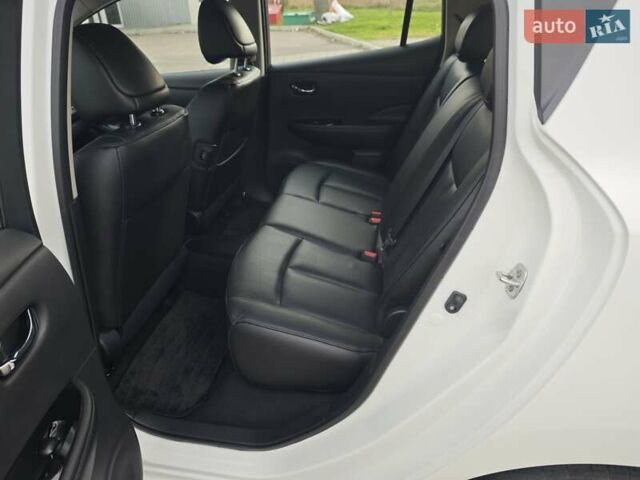 Белый Ниссан Лиф, объемом двигателя 0 л и пробегом 27 тыс. км за 8999 $, фото 24 на Automoto.ua