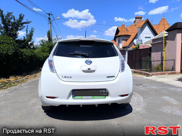 Білий Ніссан Ліф, об'ємом двигуна 0 л та пробігом 65 тис. км за 7800 $, фото 2 на Automoto.ua