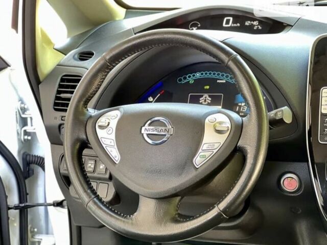 Білий Ніссан Ліф, об'ємом двигуна 0 л та пробігом 100 тис. км за 6800 $, фото 9 на Automoto.ua