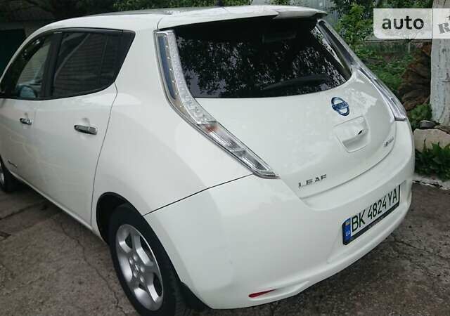Білий Ніссан Ліф, об'ємом двигуна 0 л та пробігом 86 тис. км за 7200 $, фото 2 на Automoto.ua