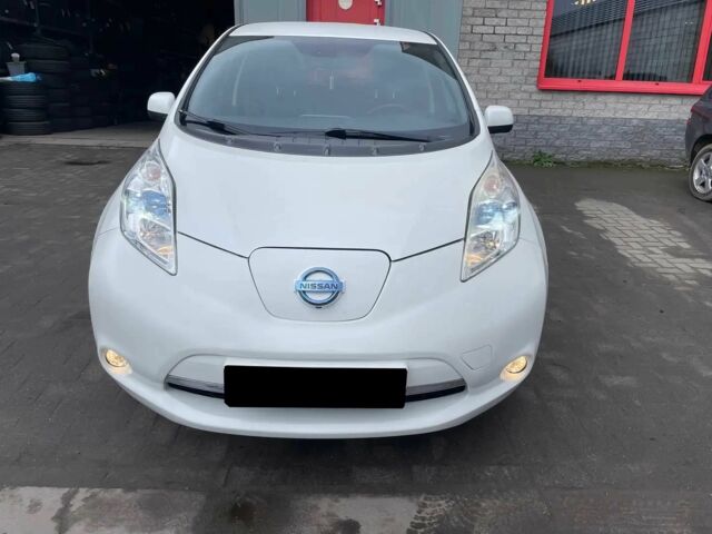 Белый Ниссан Лиф, объемом двигателя 0 л и пробегом 73 тыс. км за 4600 $, фото 1 на Automoto.ua