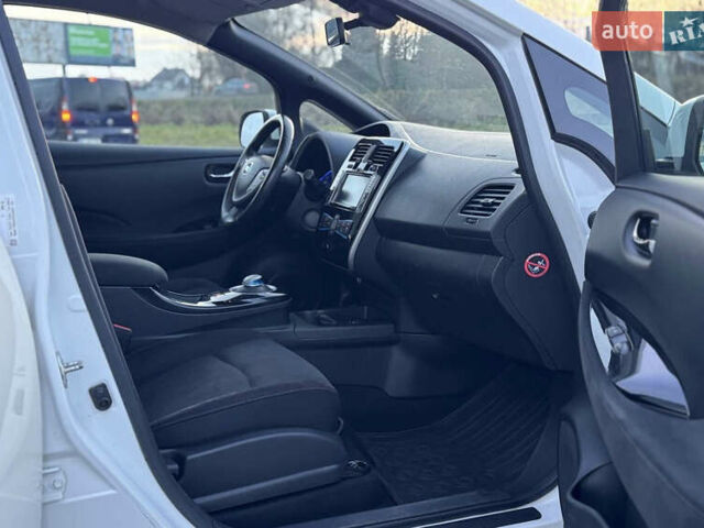 Белый Ниссан Лиф, объемом двигателя 0 л и пробегом 91 тыс. км за 7400 $, фото 5 на Automoto.ua