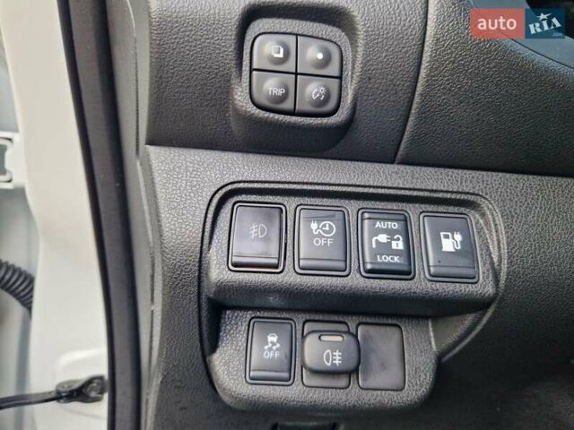 Белый Ниссан Лиф, объемом двигателя 0 л и пробегом 90 тыс. км за 7500 $, фото 16 на Automoto.ua