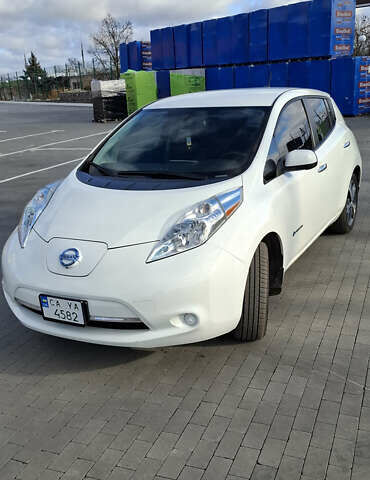 Білий Ніссан Ліф, об'ємом двигуна 0 л та пробігом 103 тис. км за 7999 $, фото 1 на Automoto.ua